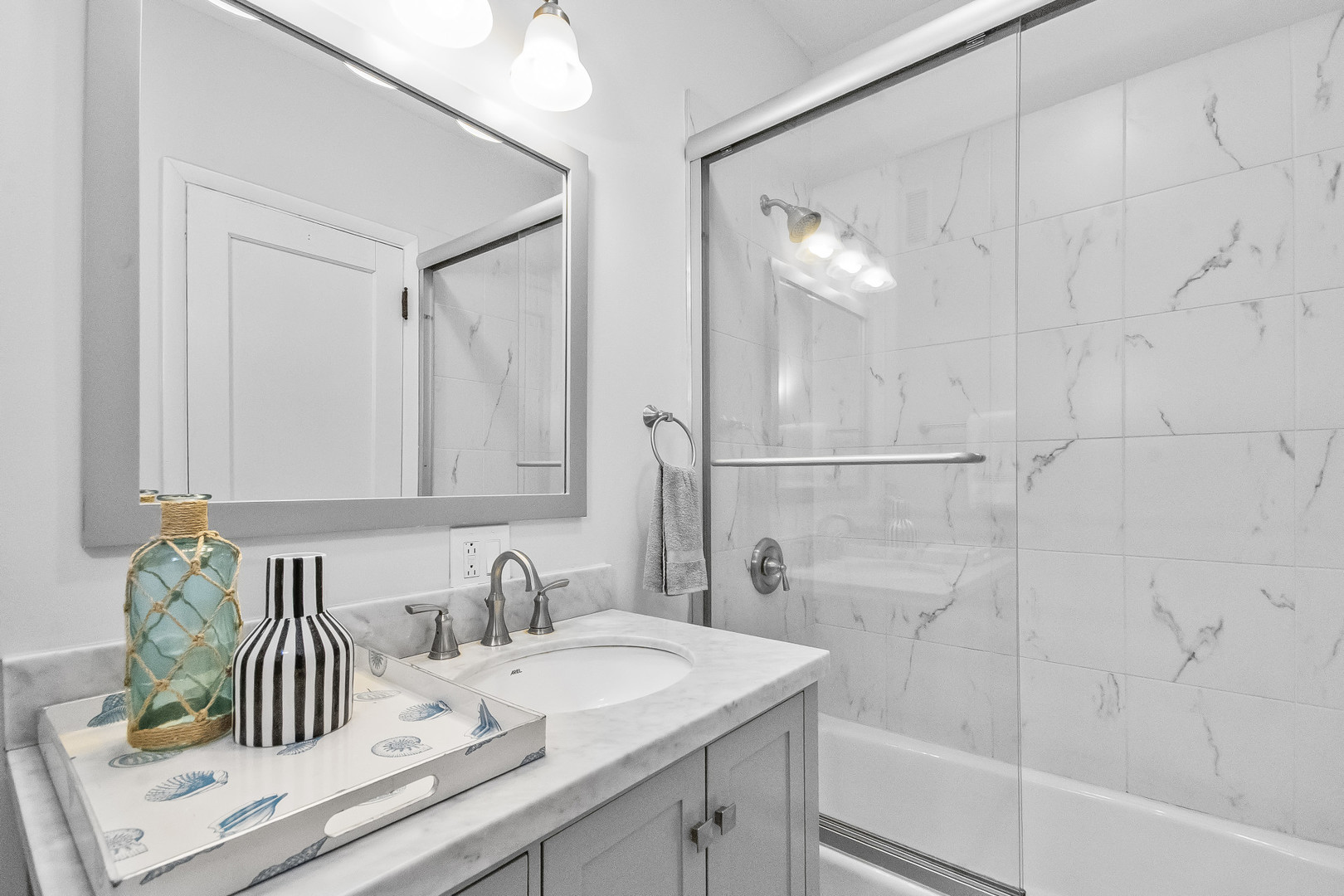 847 W Roscoe Street 1 Property Photo 12