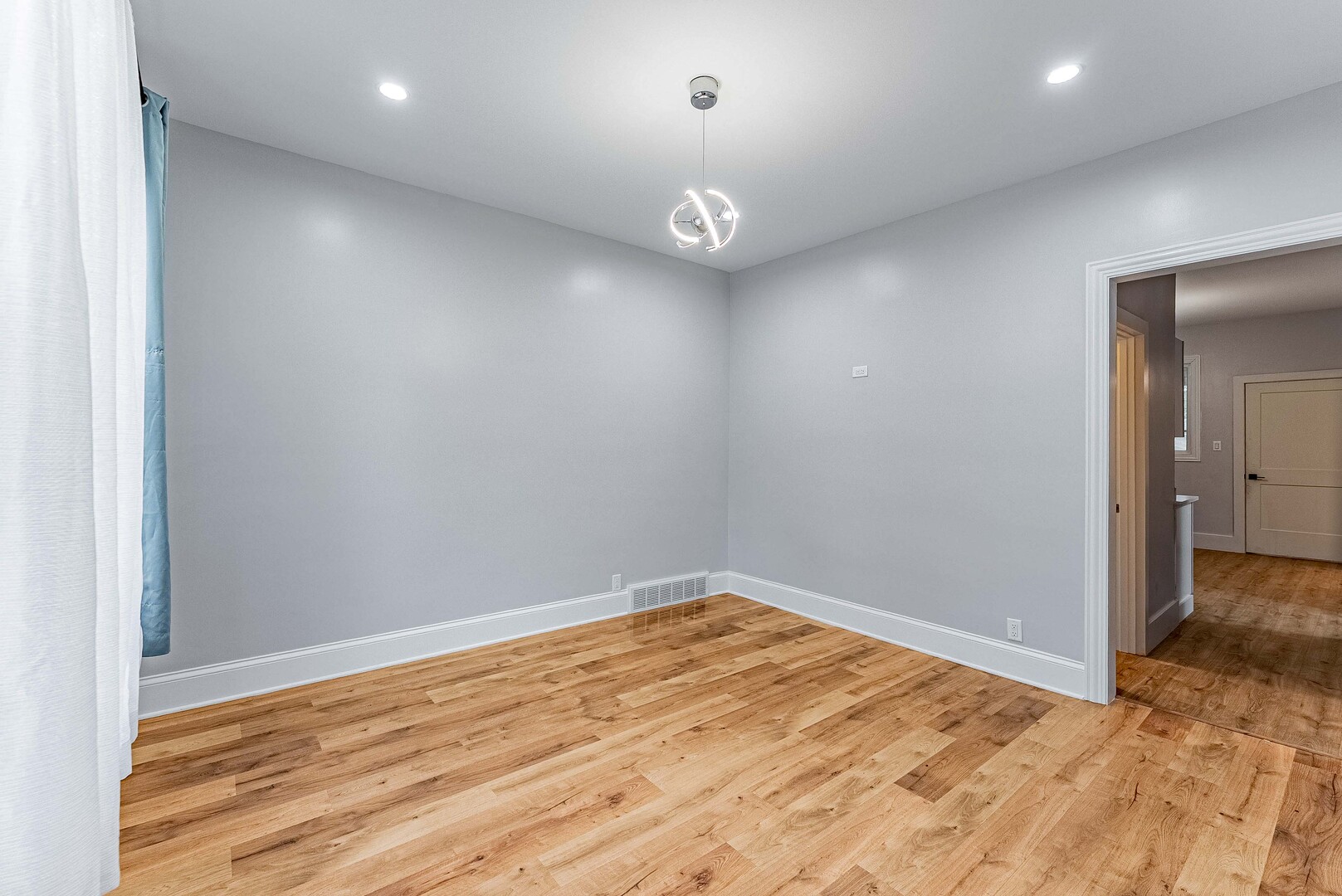 1330 Ridgeland Avenue Property Photo 3