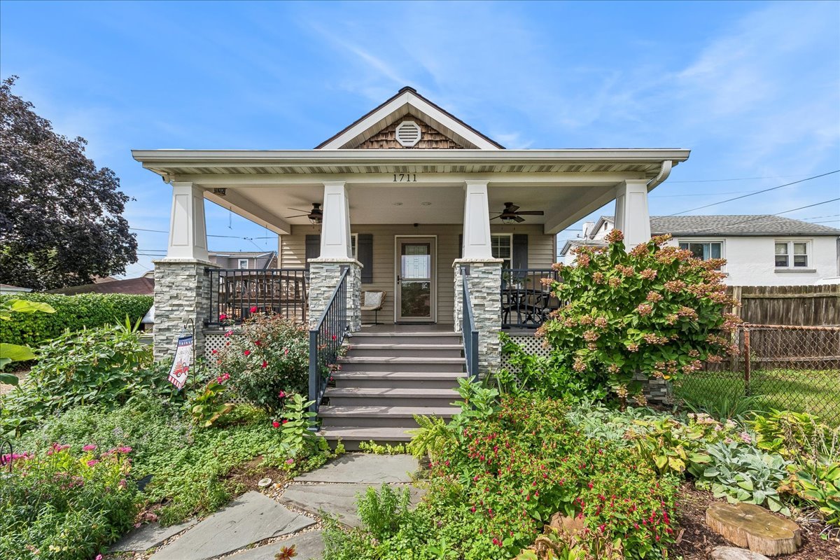 1711 Cora Street Property Photo 1