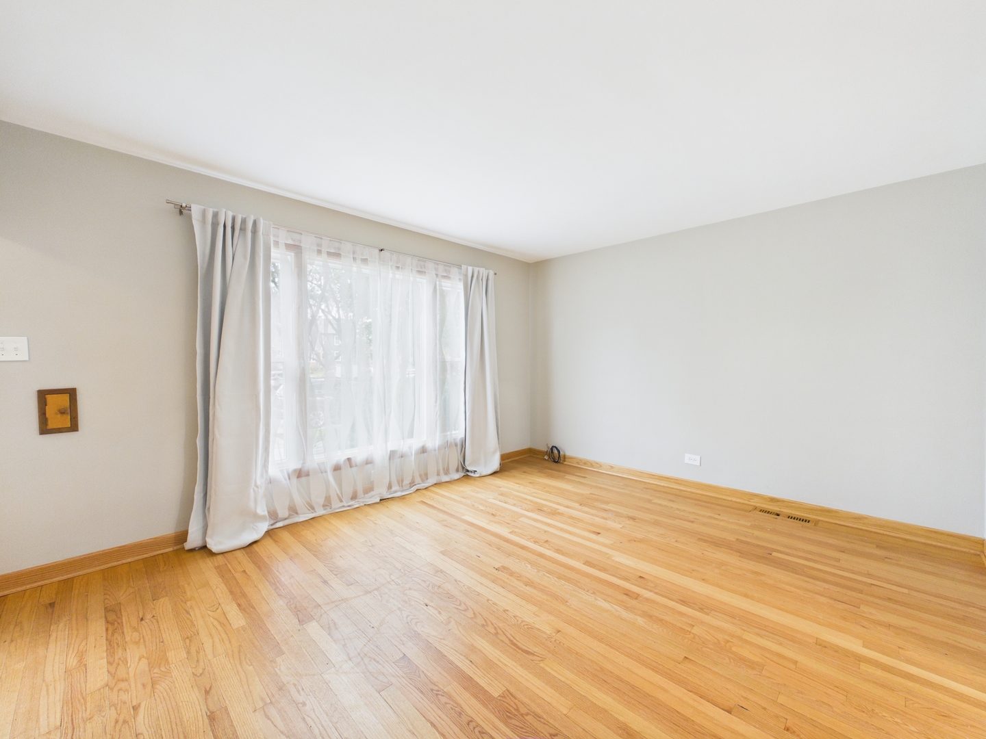 6345 W Peterson Avenue Property Photo 4