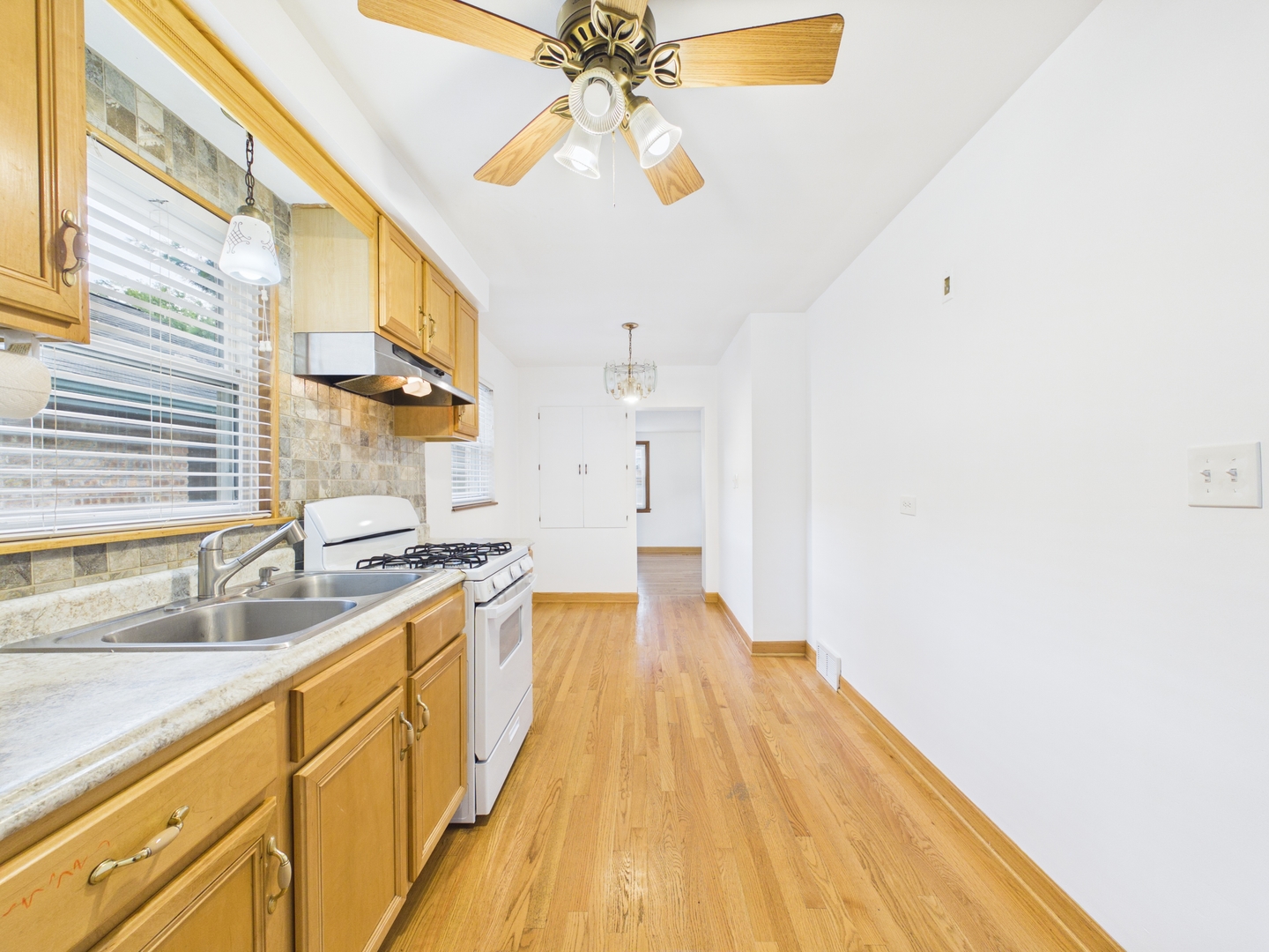 6345 W Peterson Avenue Property Photo 10