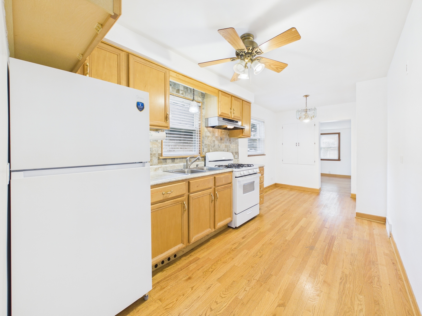 6345 W Peterson Avenue Property Photo 11