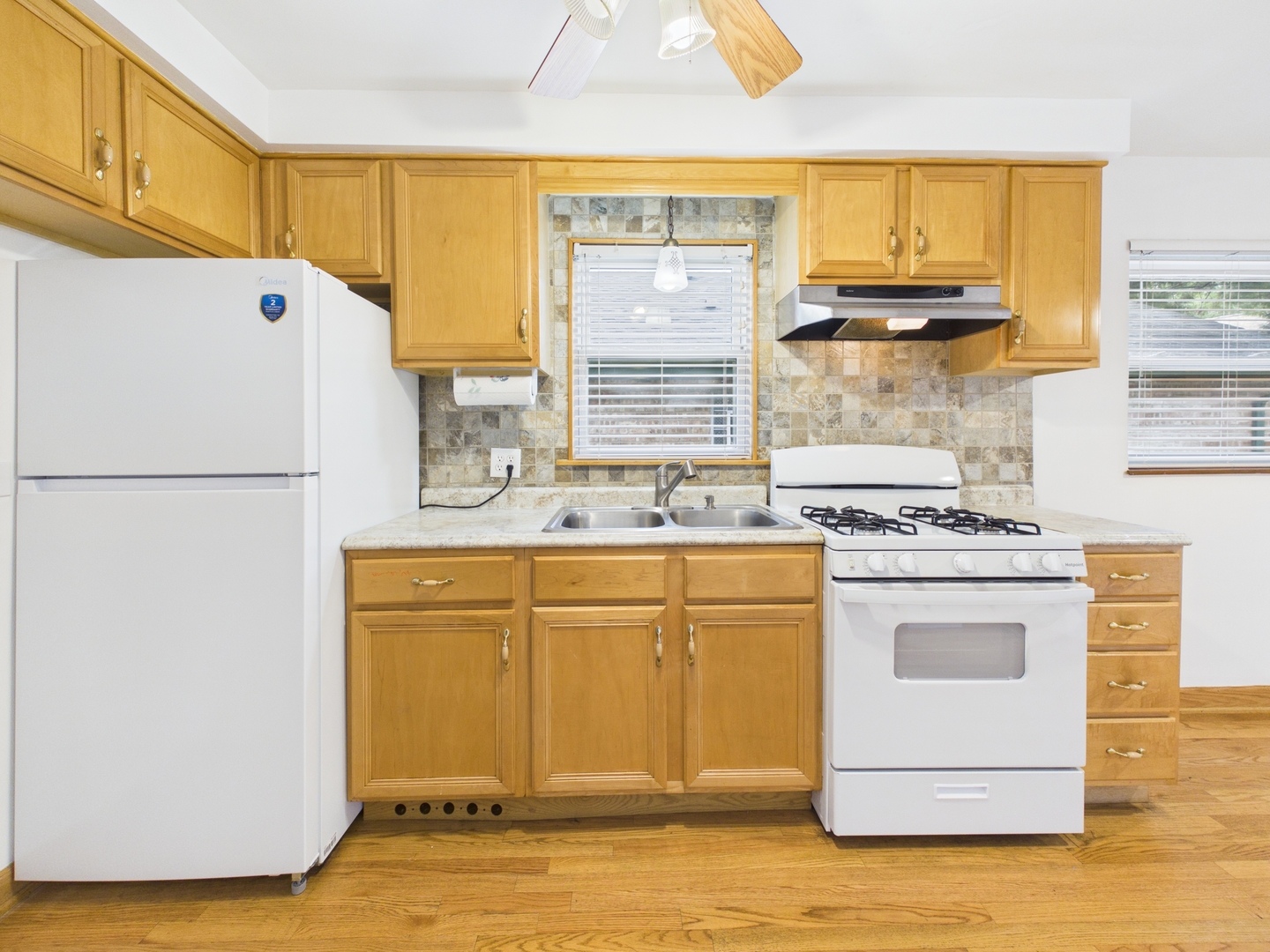 6345 W Peterson Avenue Property Photo 12