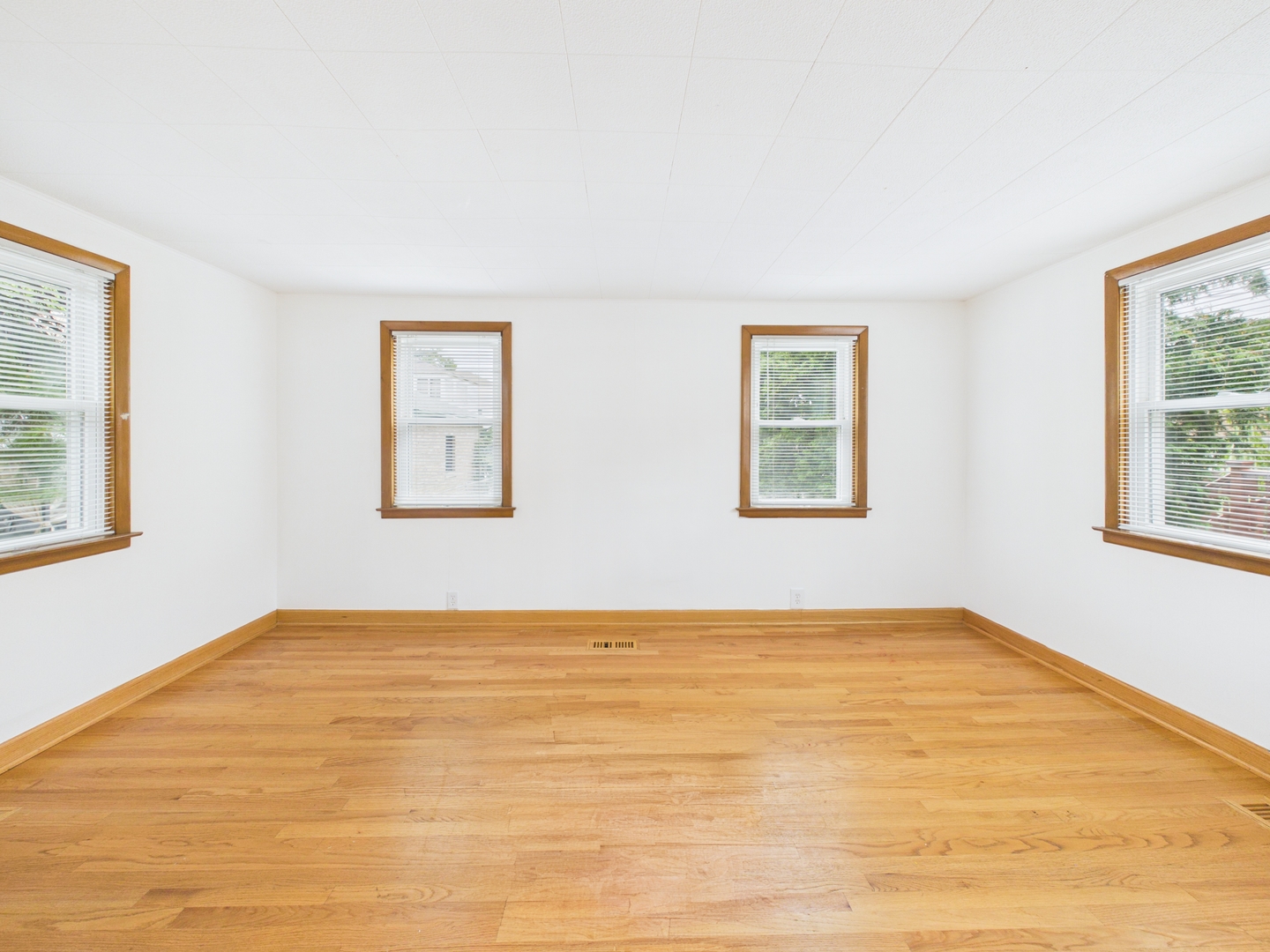 6345 W Peterson Avenue Property Photo 19