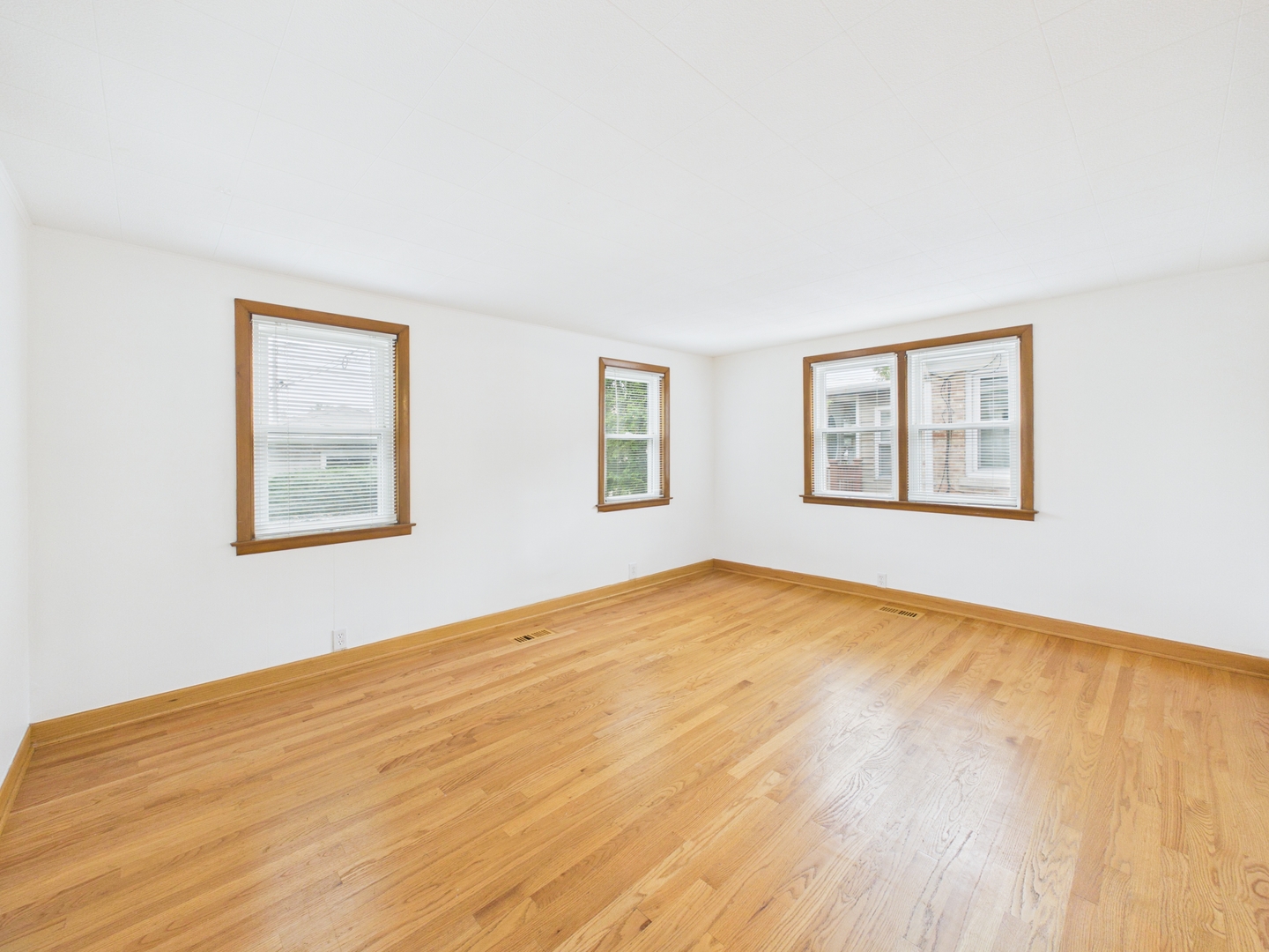 6345 W Peterson Avenue Property Photo 20
