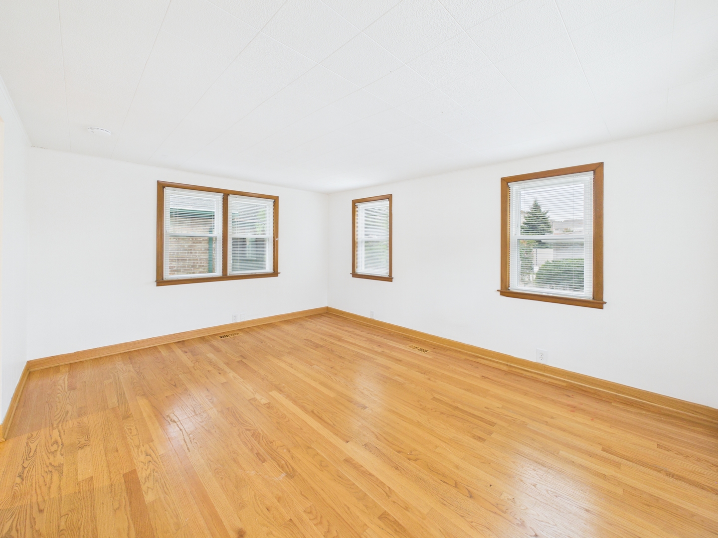 6345 W Peterson Avenue Property Photo 26