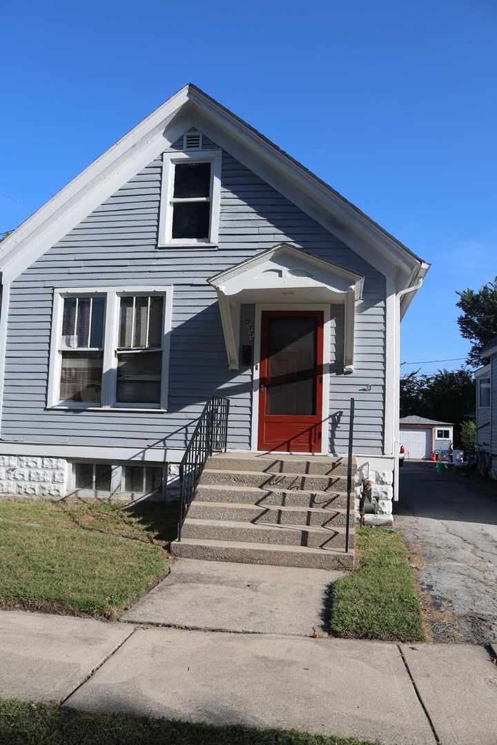 2332 Desplaines Street Property Photo 2