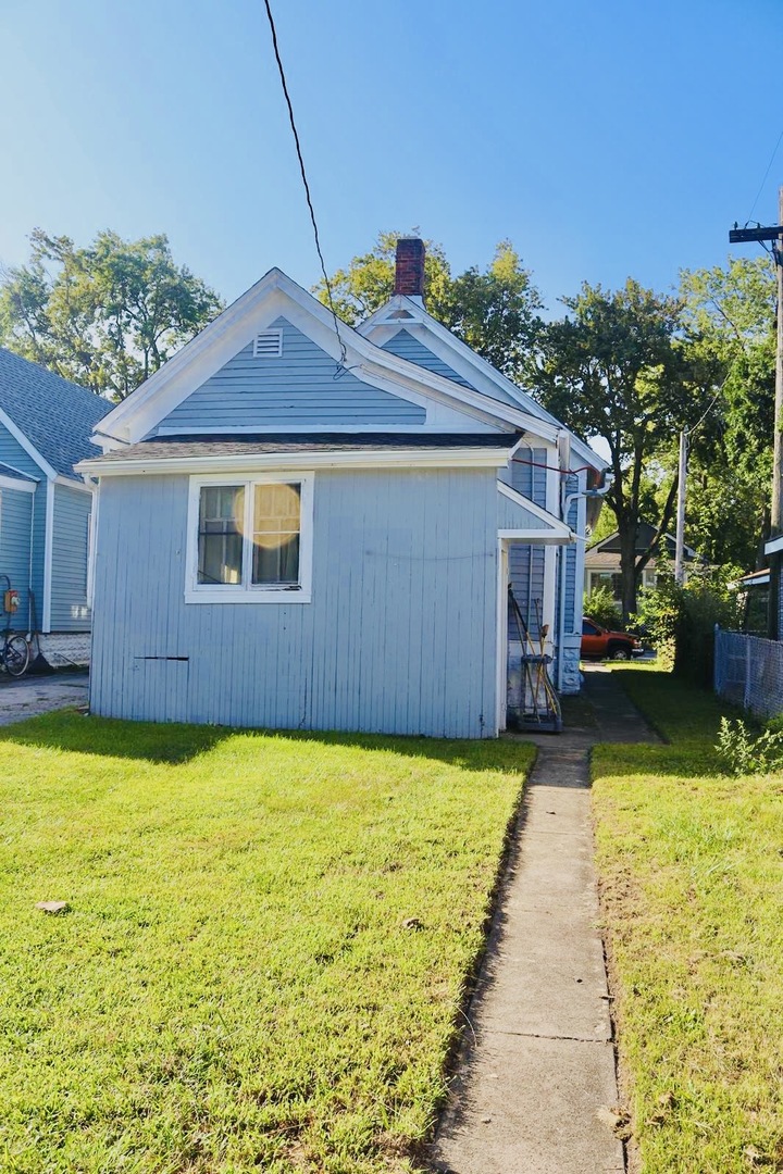 2332 Desplaines Street Property Photo 3