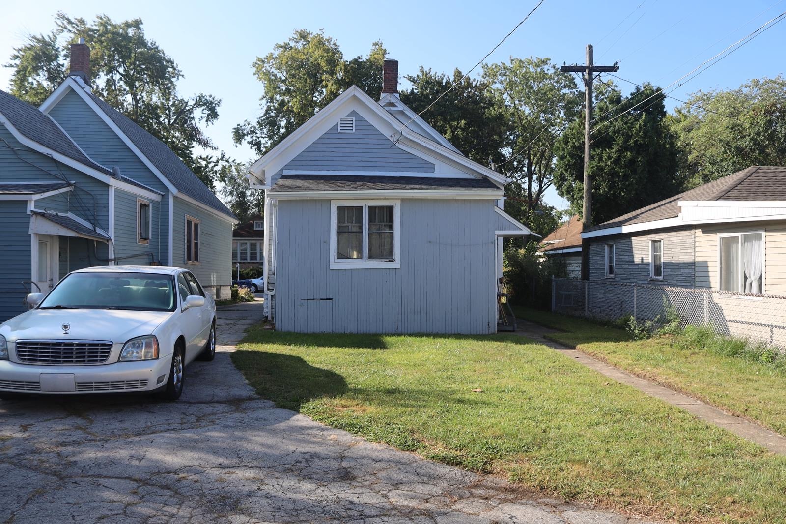 2332 Desplaines Street Property Photo 4