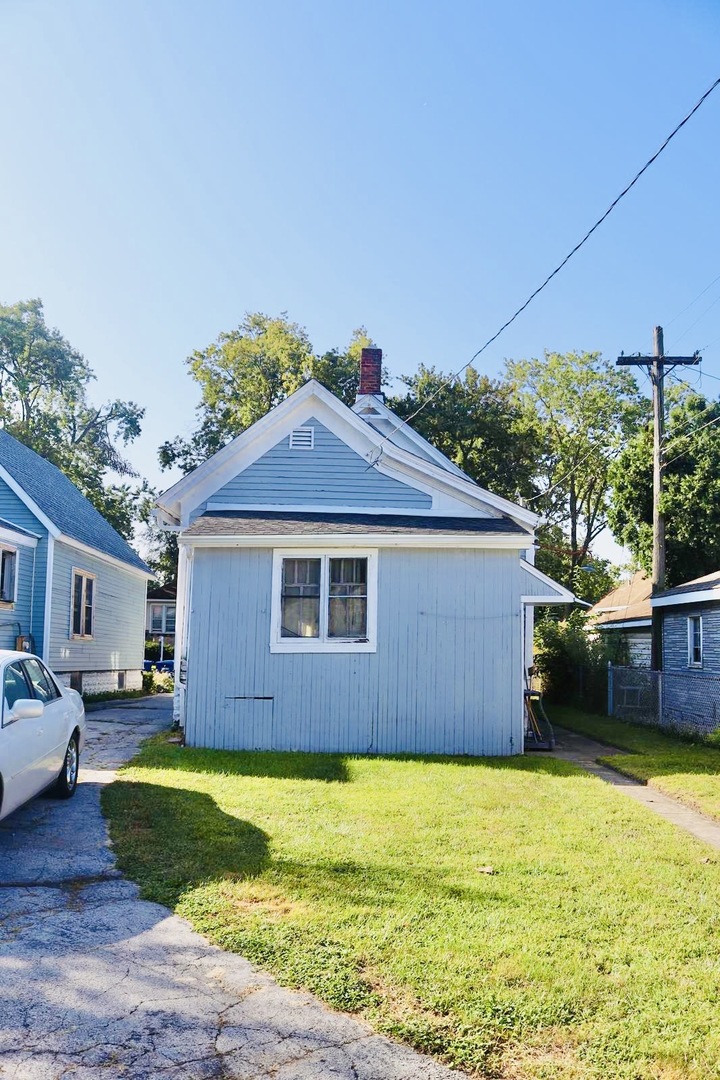 2332 Desplaines Street Property Photo 5