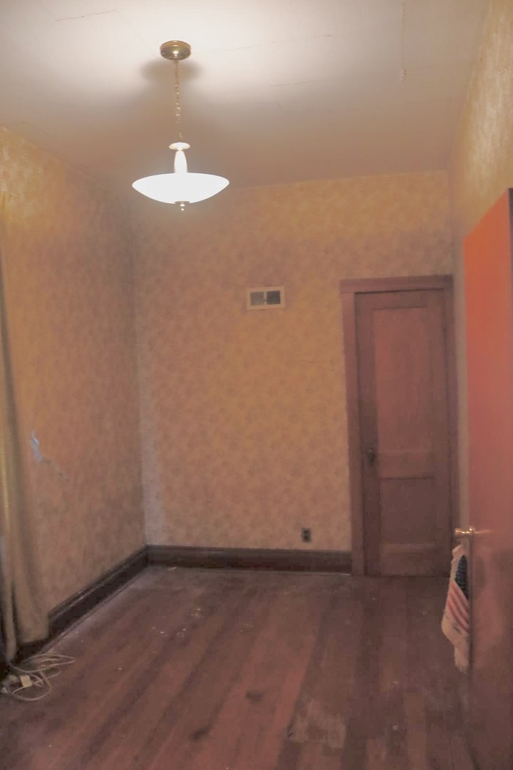2332 Desplaines Street Property Photo 7