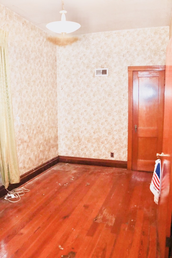 2332 Desplaines Street Property Photo 8