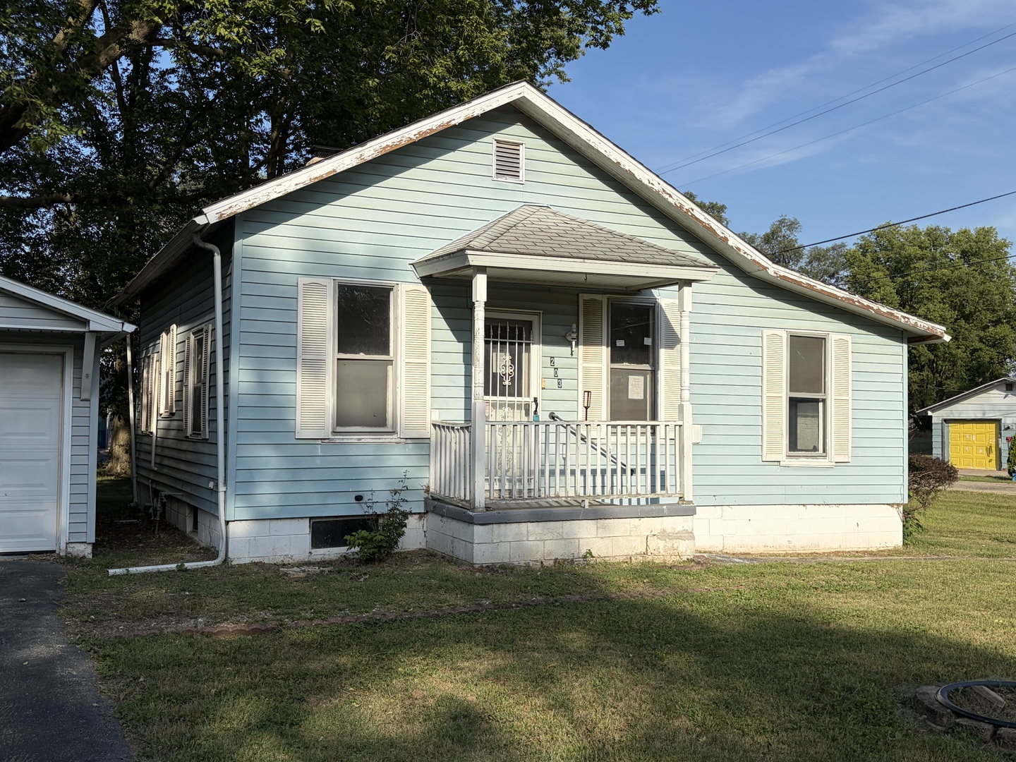 203 S Fuller Street Property Photo 4