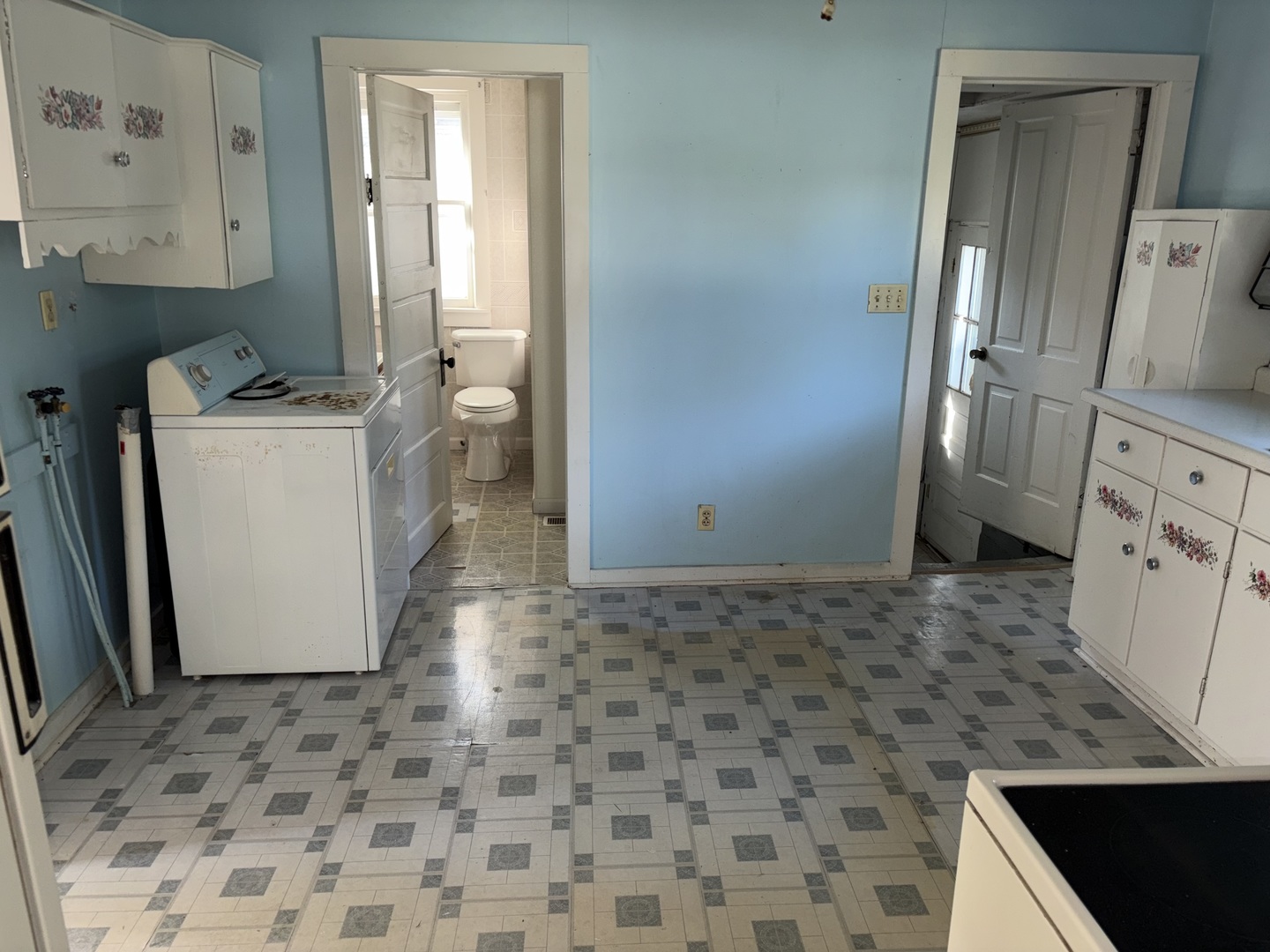 203 S Fuller Street Property Photo 21
