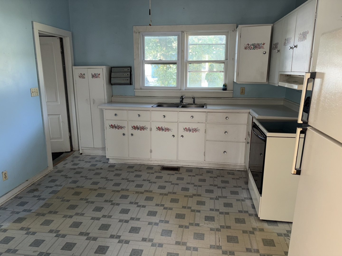 203 S Fuller Street Property Photo 22