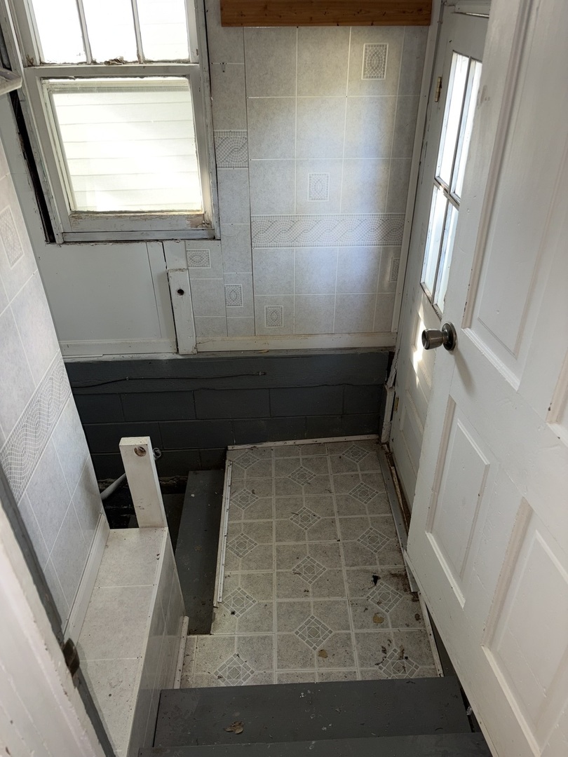 203 S Fuller Street Property Photo 27