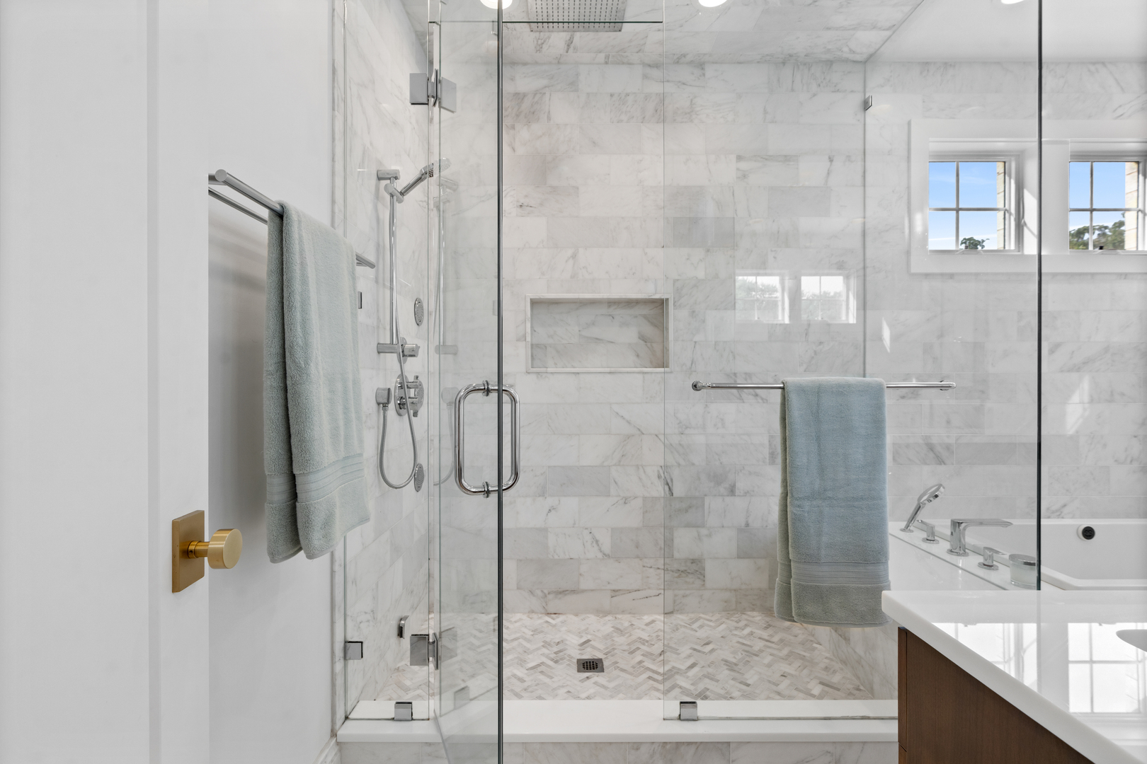 2057 N Oakley Avenue Property Photo 20