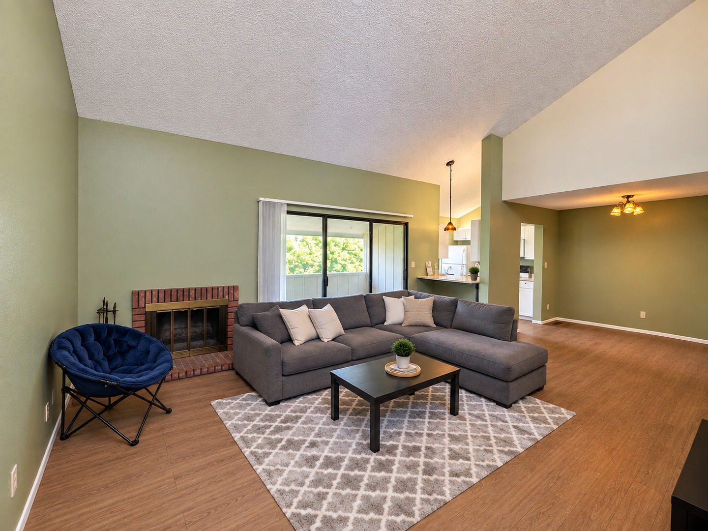 2105 Melrose Drive C Property Photo 4