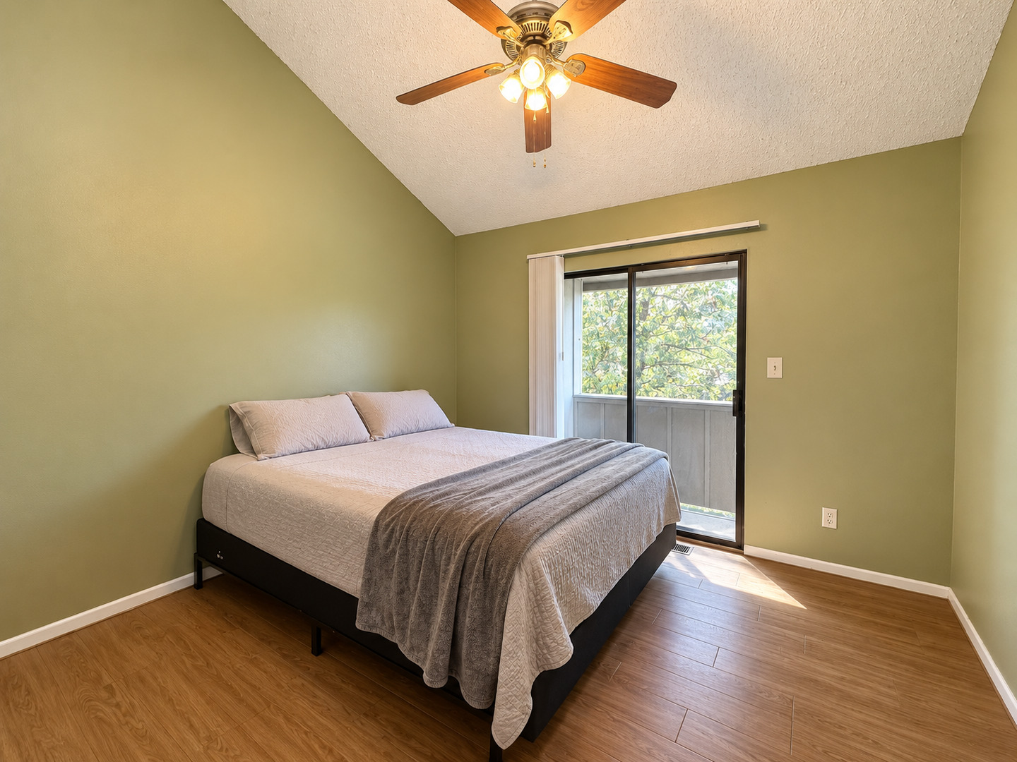 2105 Melrose Drive C Property Photo 8