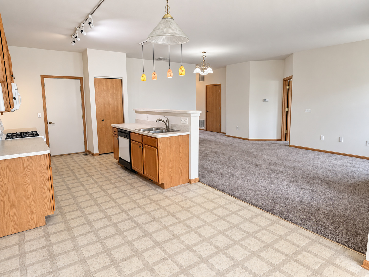 1584 W Ludington Circle Property Photo 4