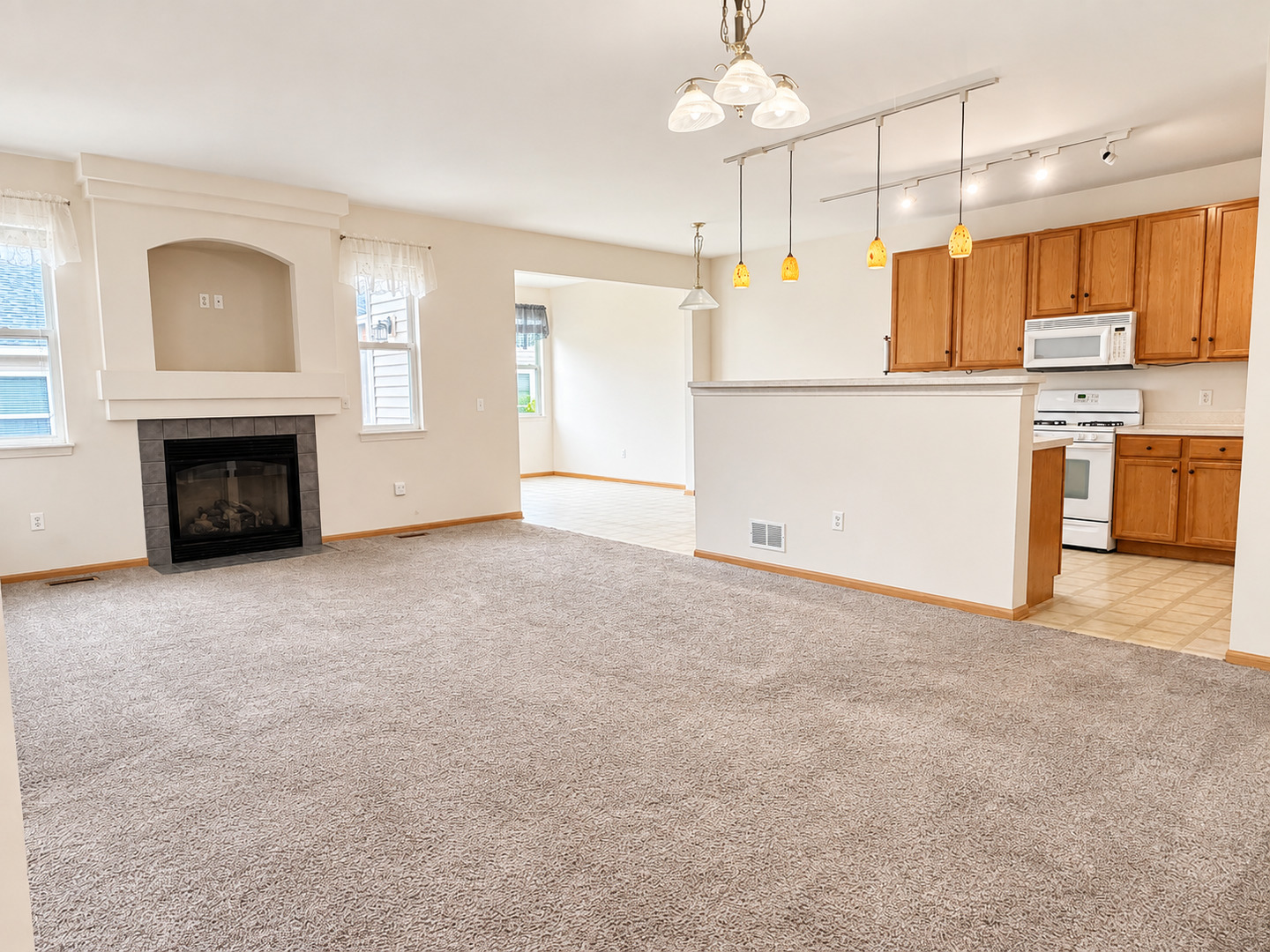 1584 W Ludington Circle Property Photo 8