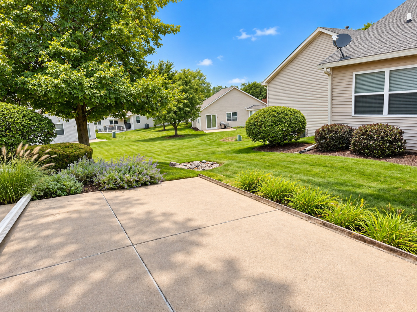 1584 W Ludington Circle Property Photo 17