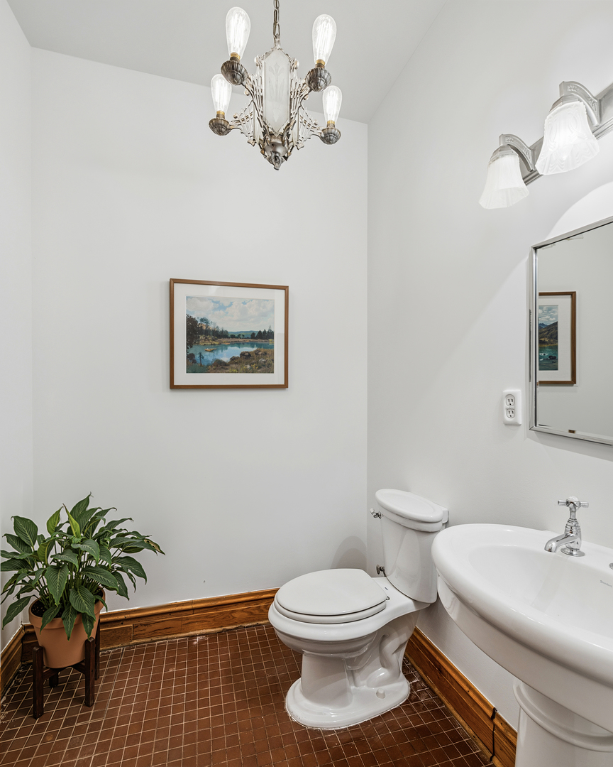 2219 W North Avenue Property Photo 14