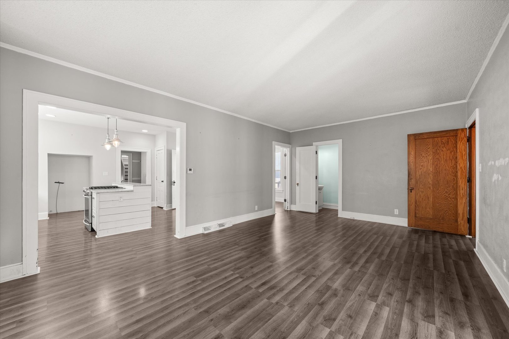 515 N Hennepin Avenue Property Photo 3