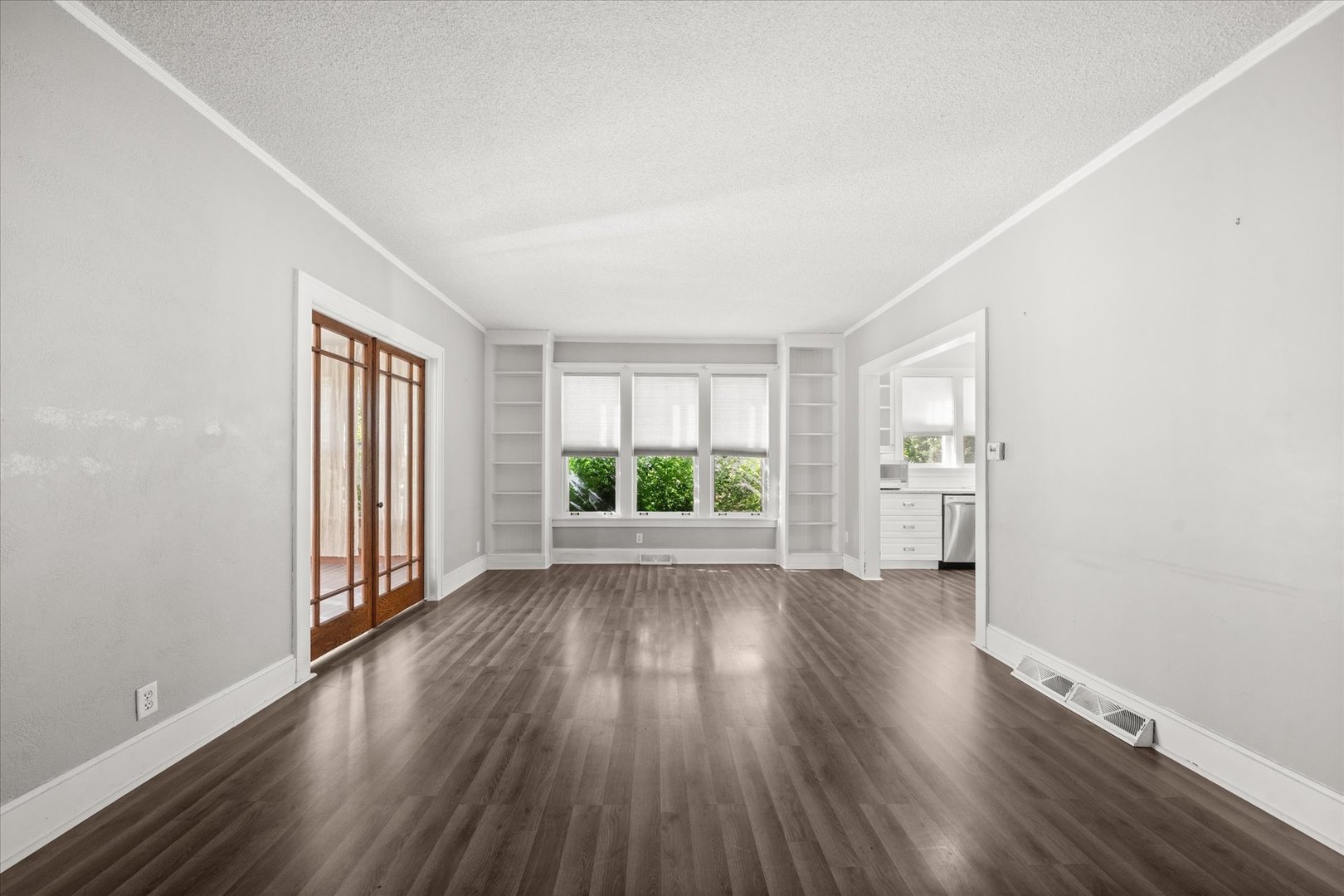 515 N Hennepin Avenue Property Photo 4