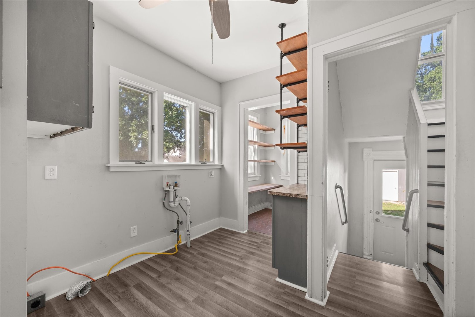 515 N Hennepin Avenue Property Photo 12
