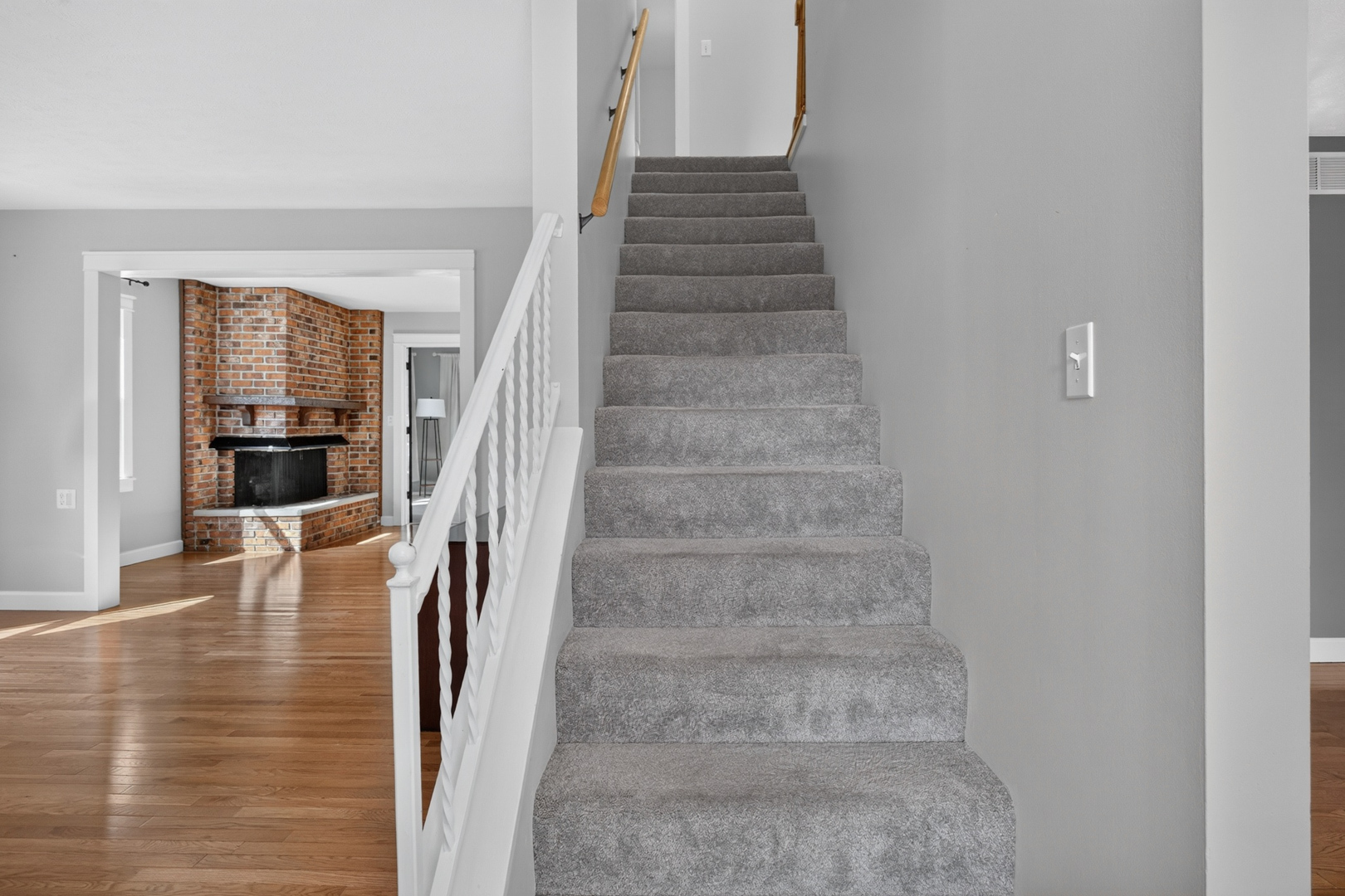 125 S Orr Drive Property Photo 3