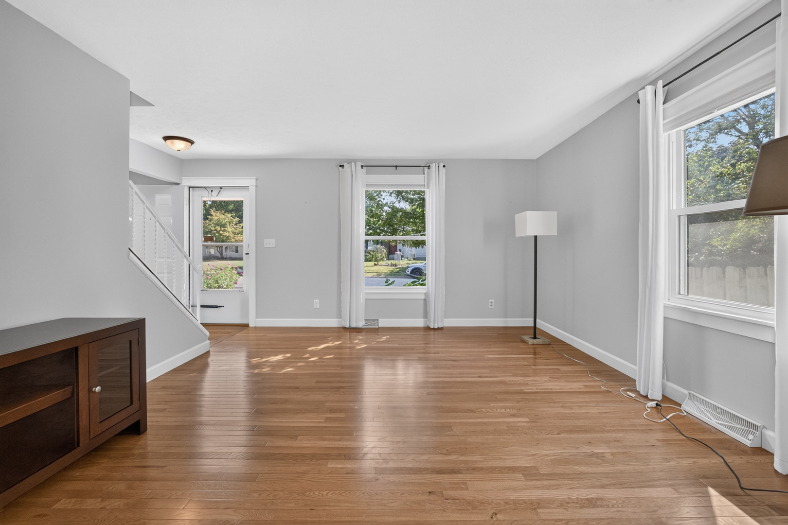 125 S Orr Drive Property Photo 6