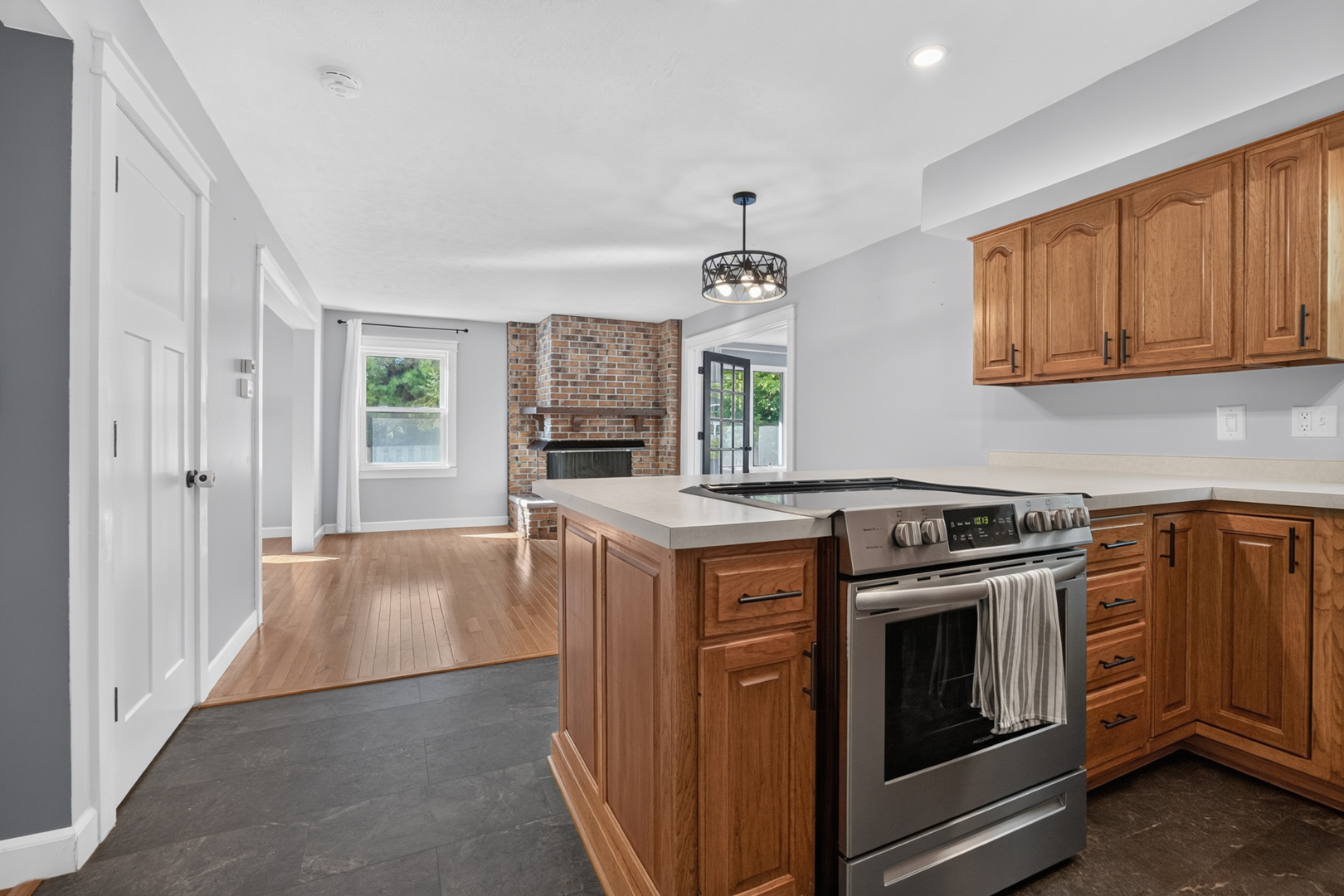 125 S Orr Drive Property Photo 10