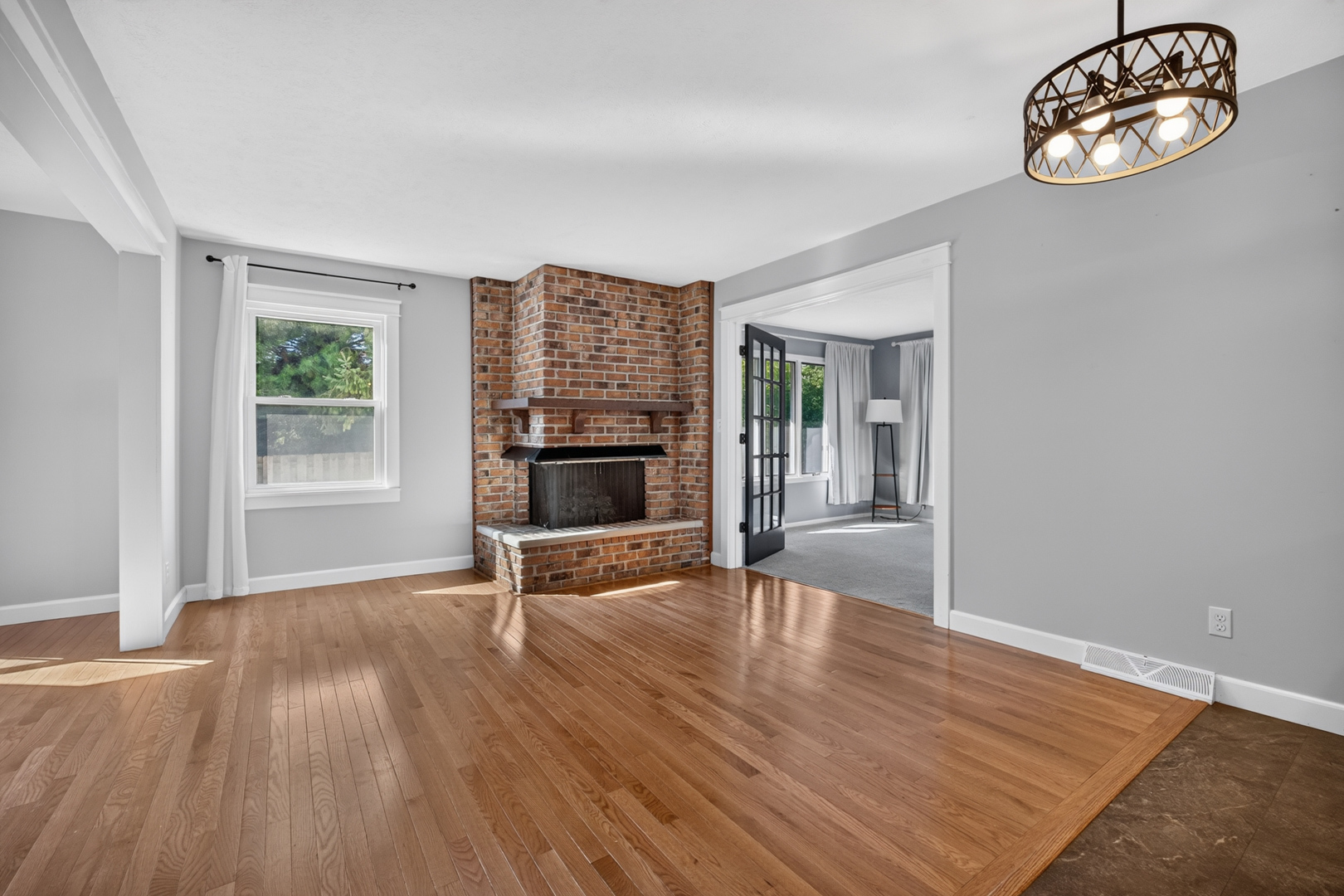 125 S Orr Drive Property Photo 12