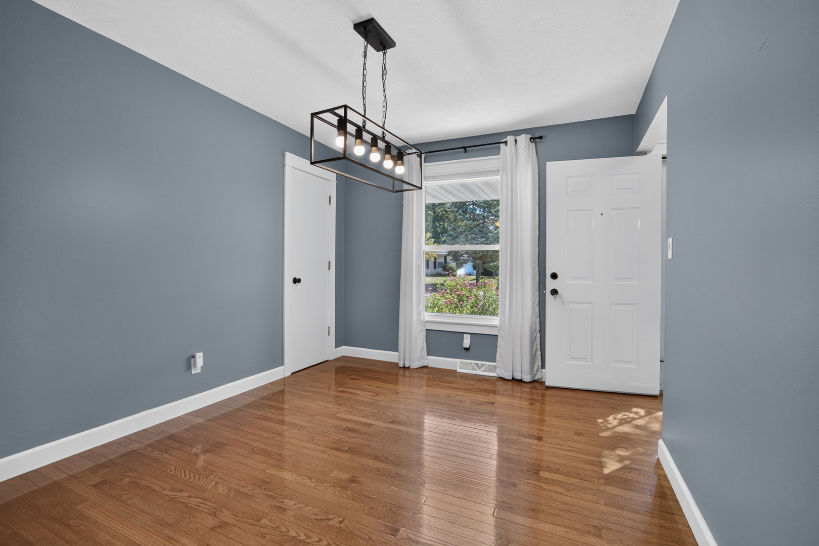 125 S Orr Drive Property Photo 18