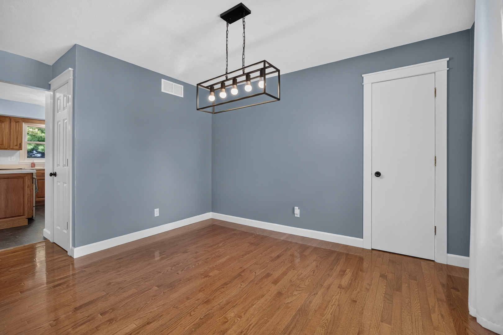 125 S Orr Drive Property Photo 19