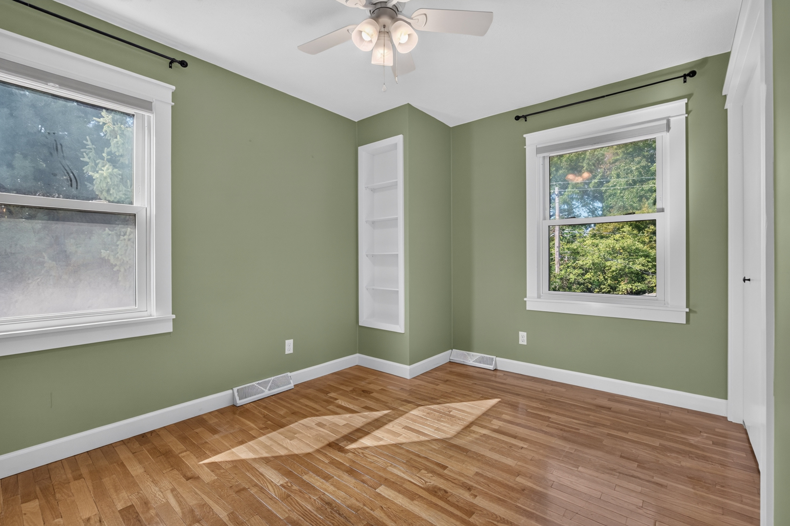125 S Orr Drive Property Photo 25