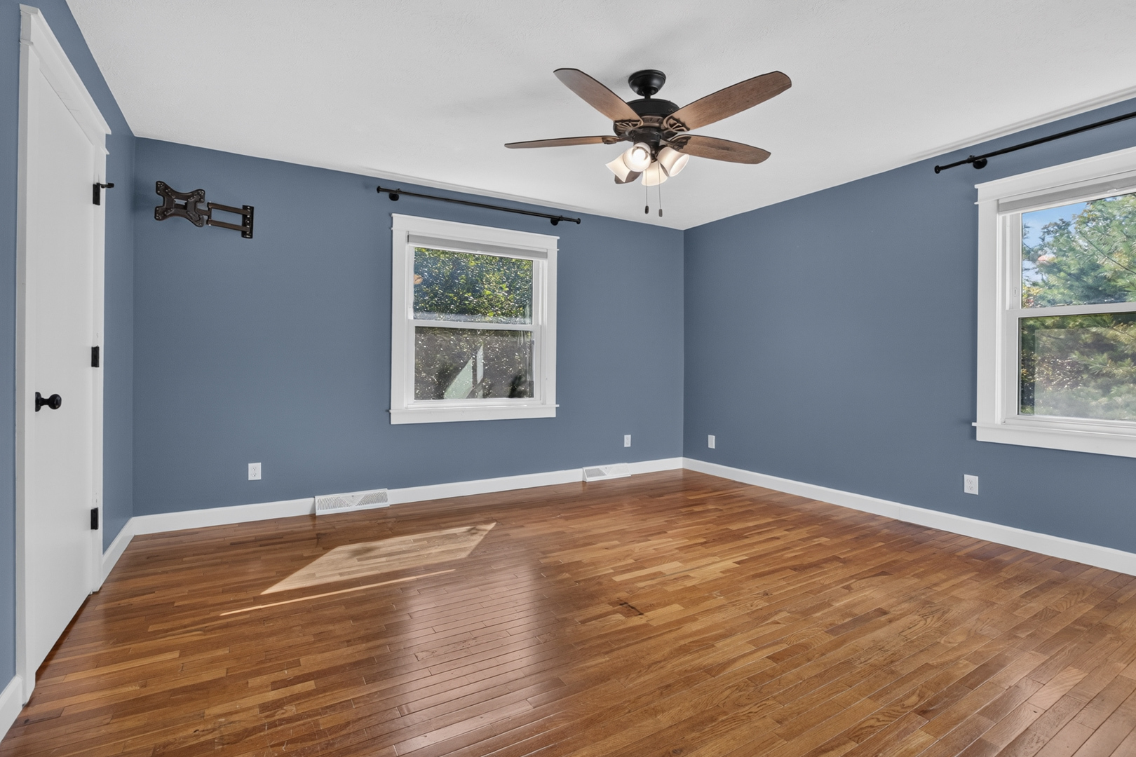 125 S Orr Drive Property Photo 31