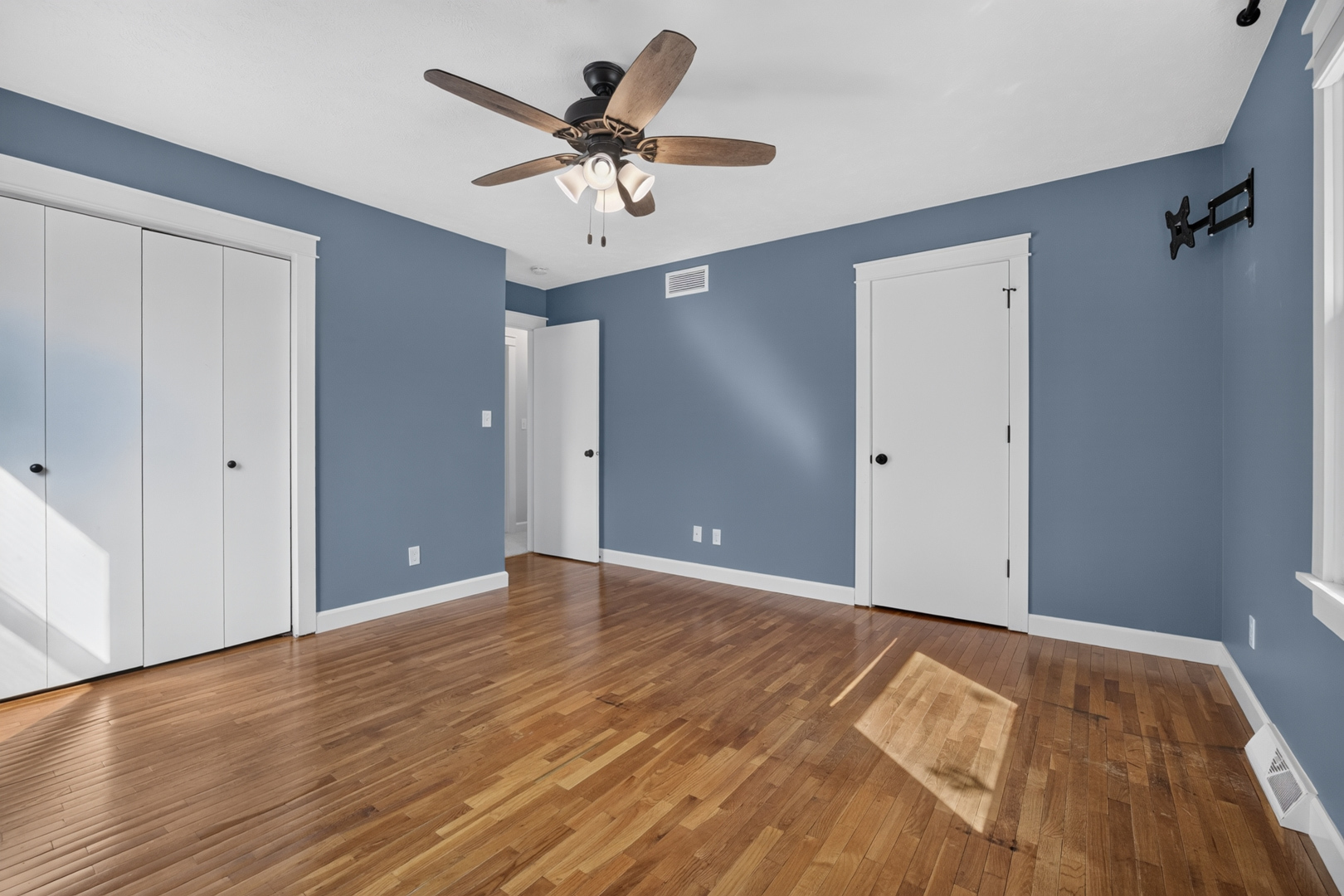 125 S Orr Drive Property Photo 33