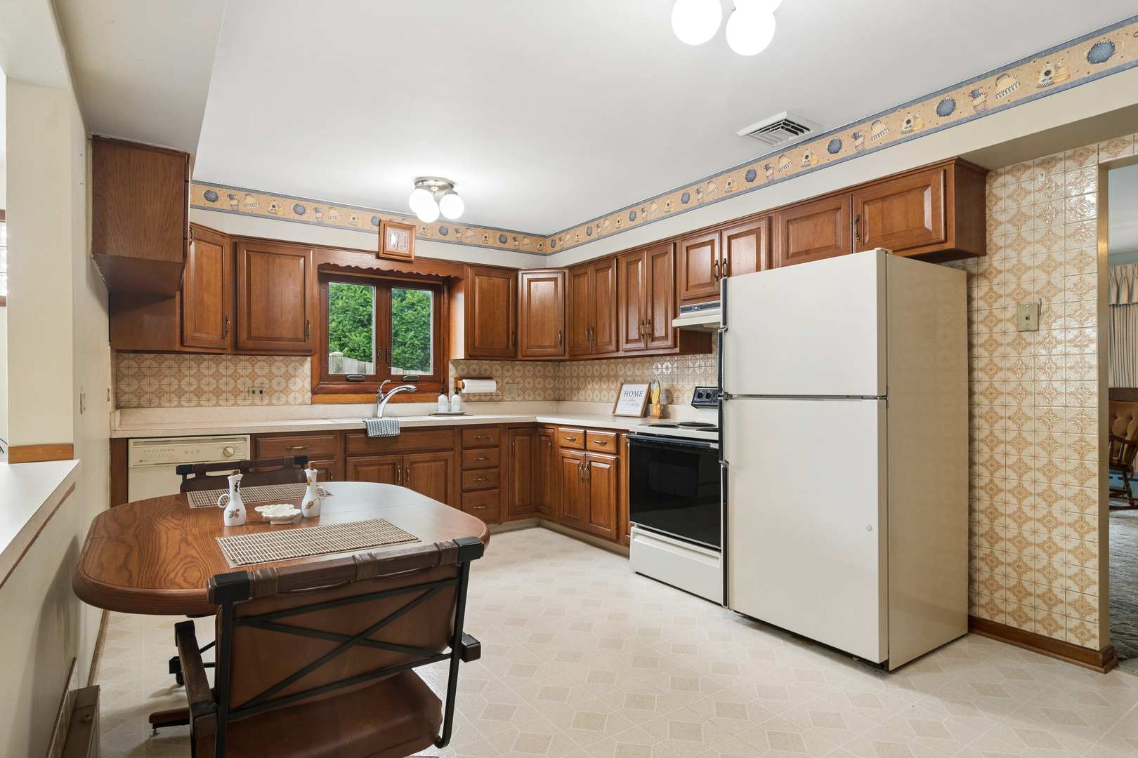 1315 Everett Avenue Property Photo 8