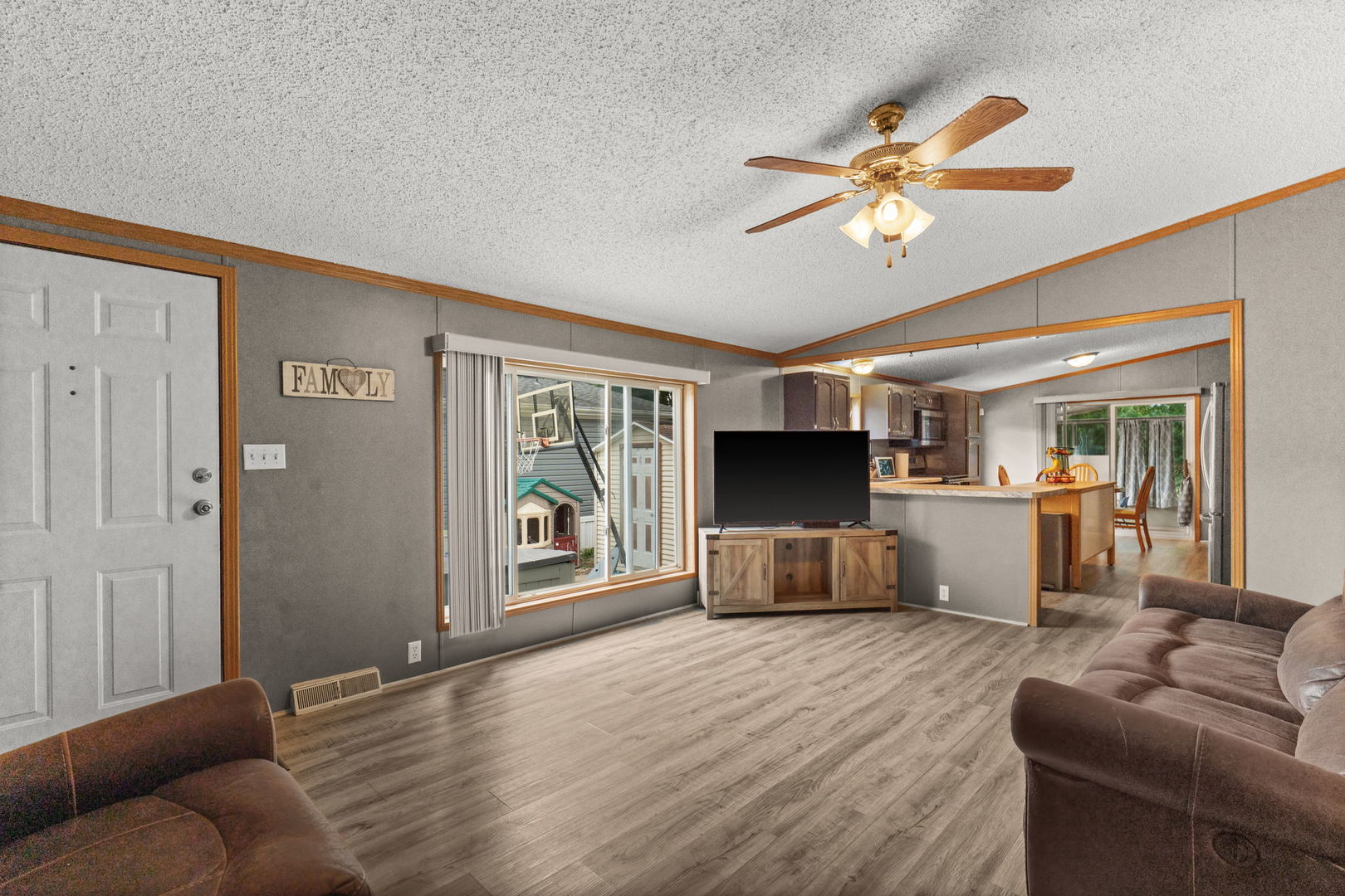 141 Kathryn Lane Property Photo 4