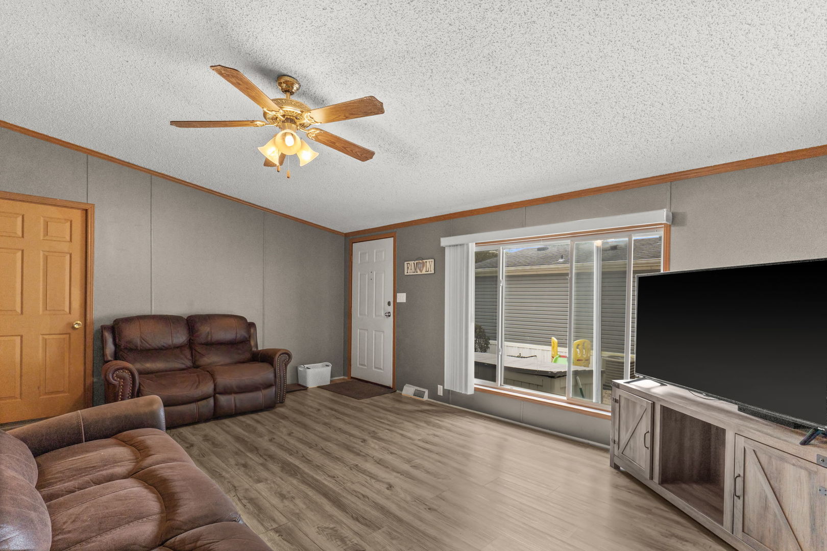 141 Kathryn Lane Property Photo 5