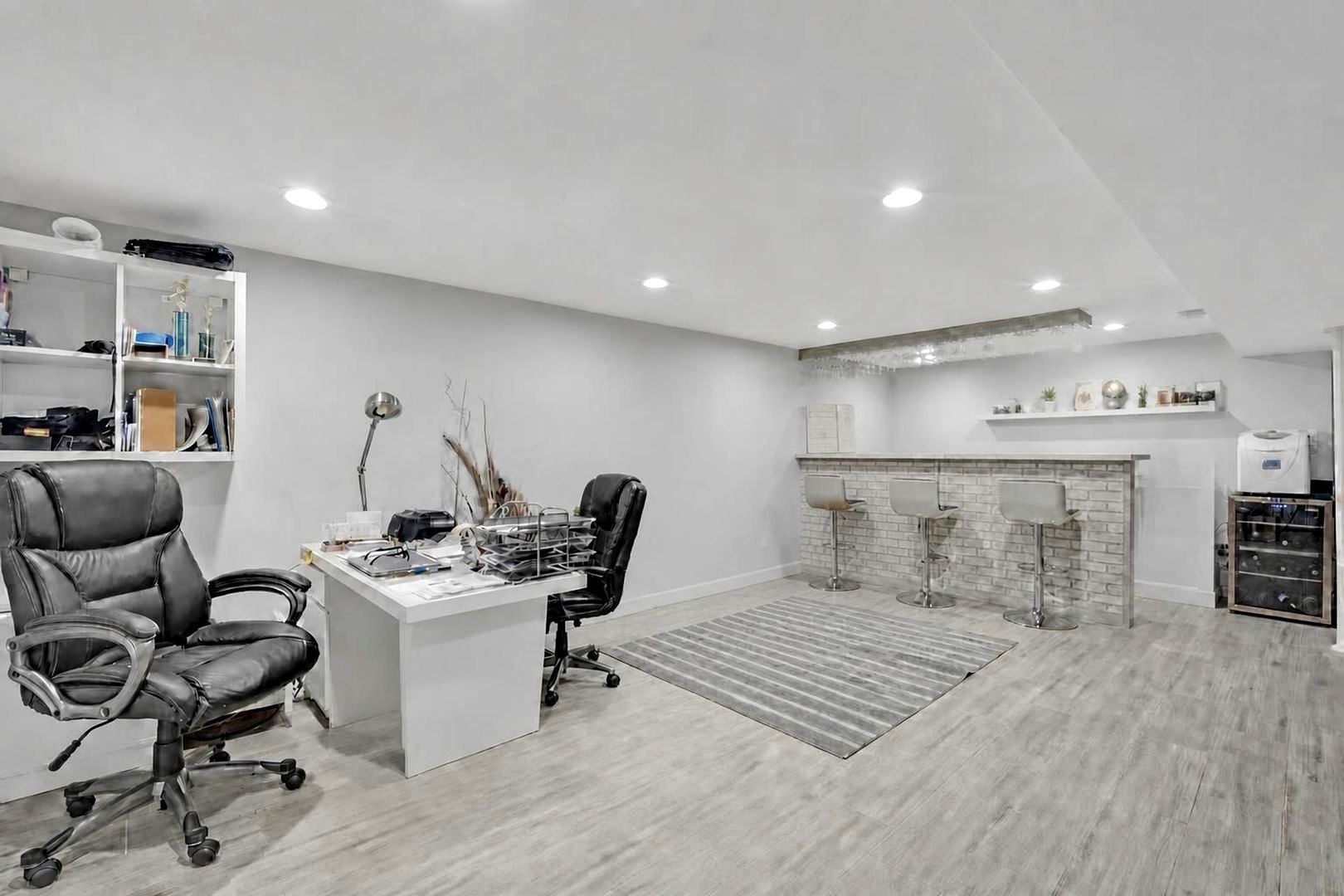 10 E Willow Road Property Photo 18