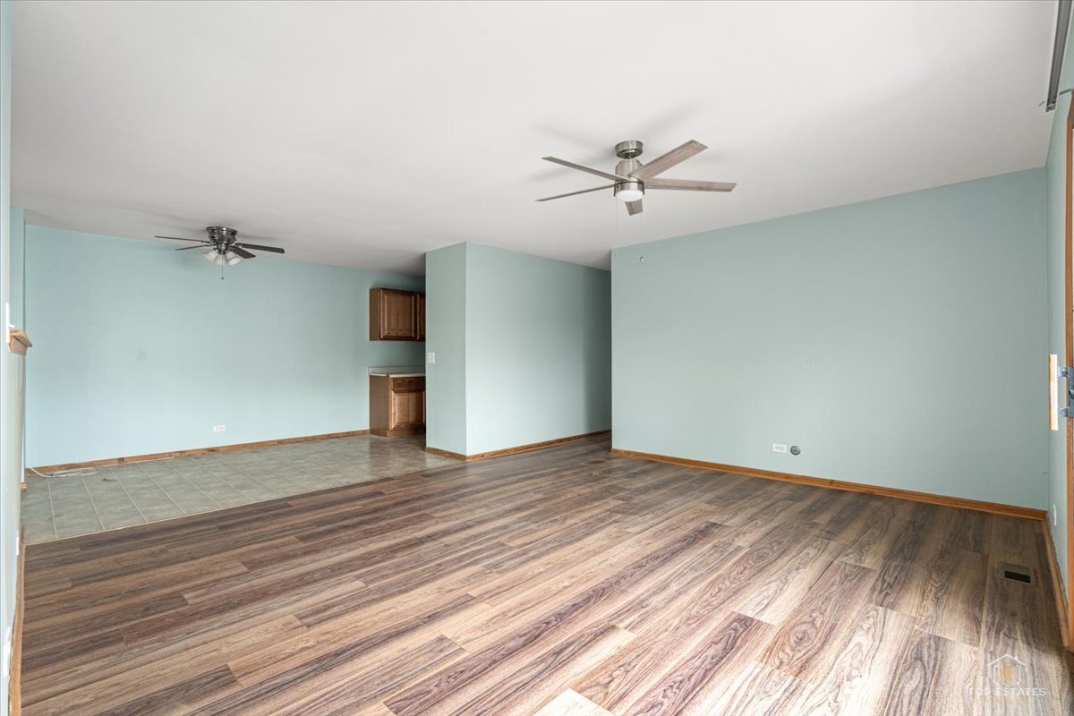 20203 S Fairwood Court D Property Photo 7