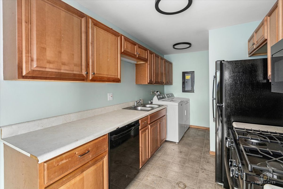 20203 S Fairwood Court D Property Photo 9