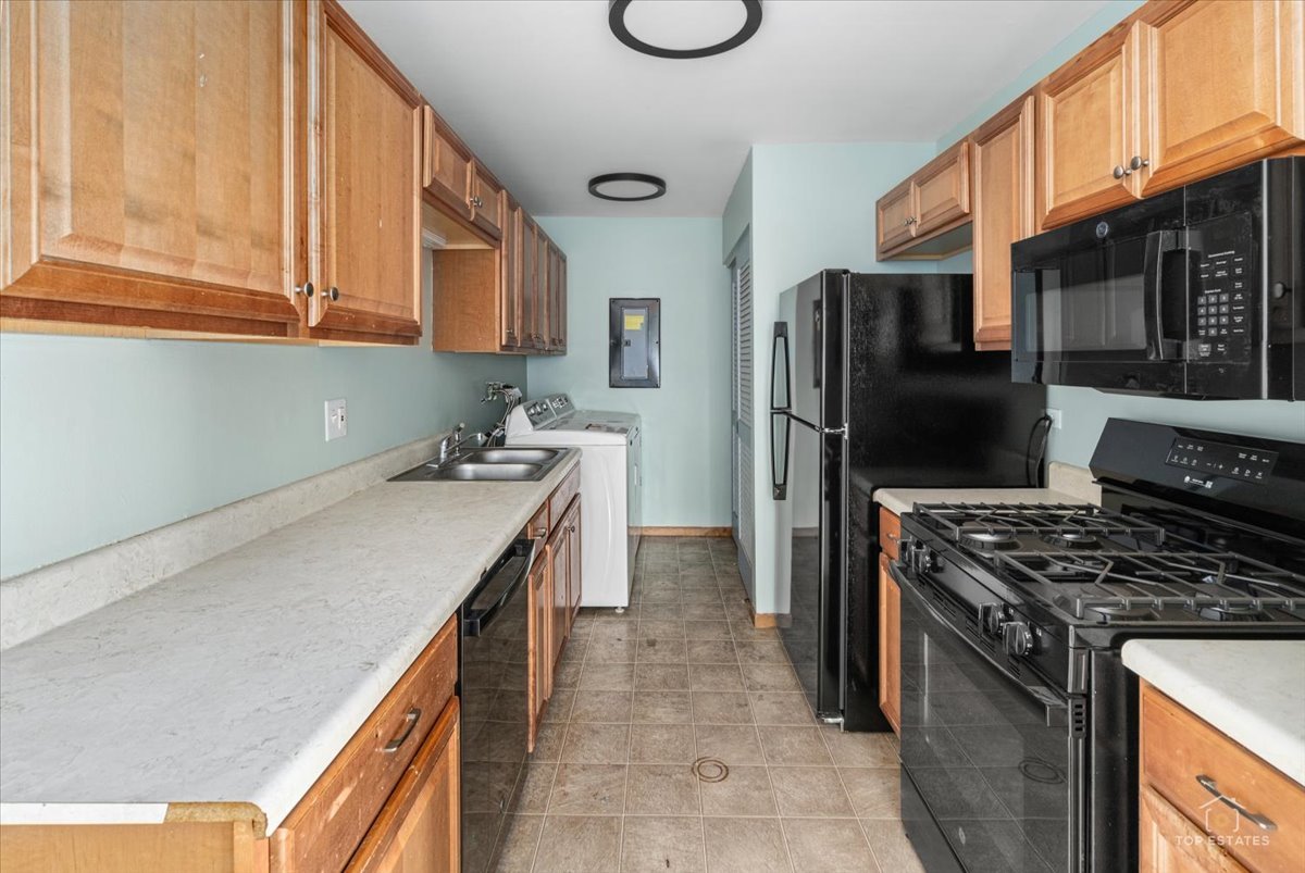 20203 S Fairwood Court D Property Photo 10