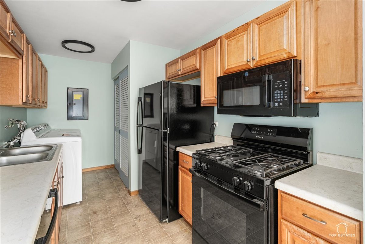 20203 S Fairwood Court D Property Photo 11