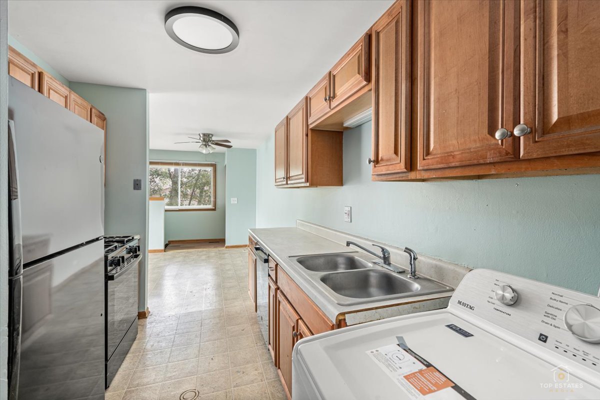 20203 S Fairwood Court D Property Photo 12