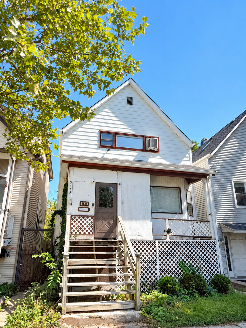 3635 N Ravenswood Avenue Property Photo 2