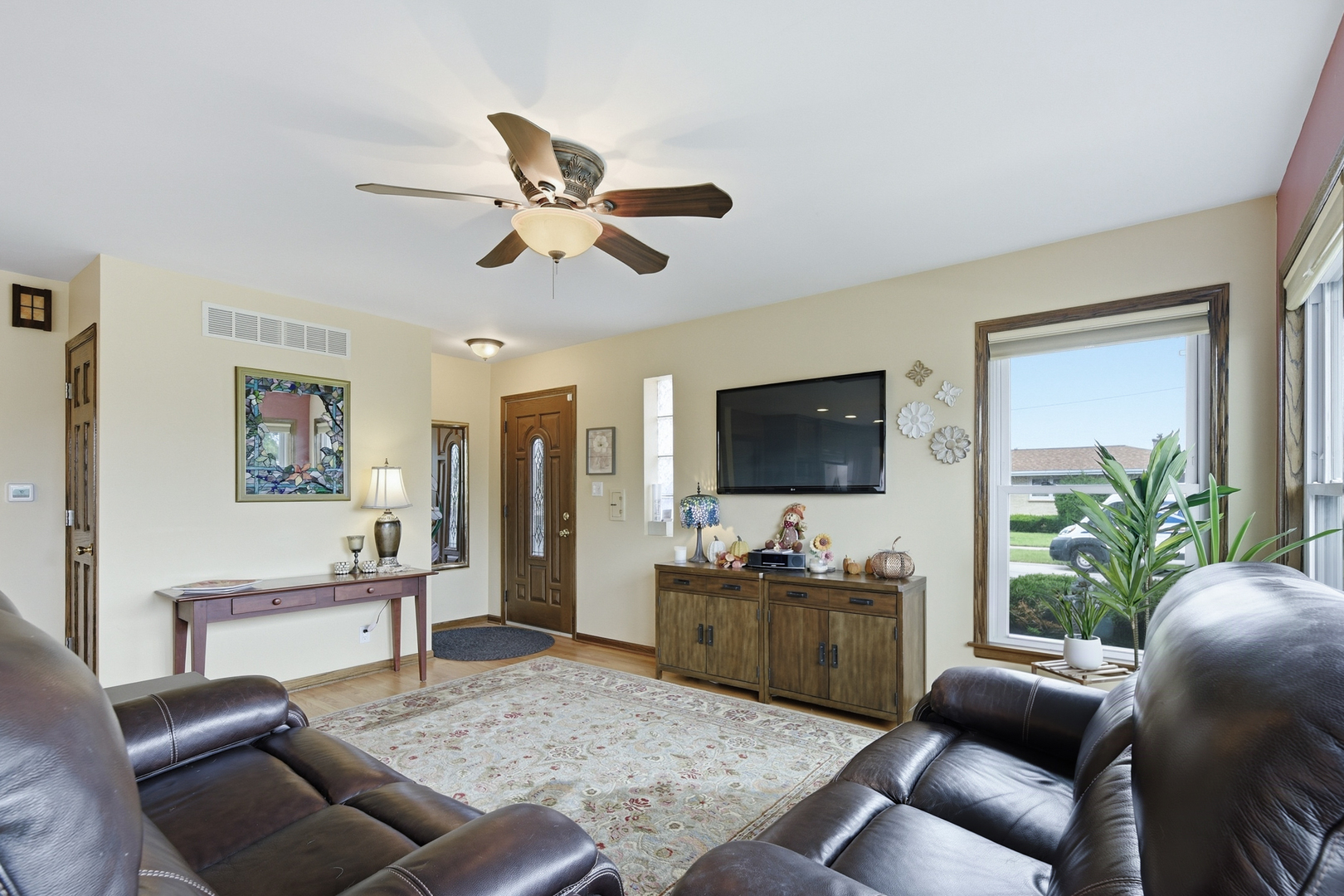 8662 N Ozark Avenue Property Photo 10